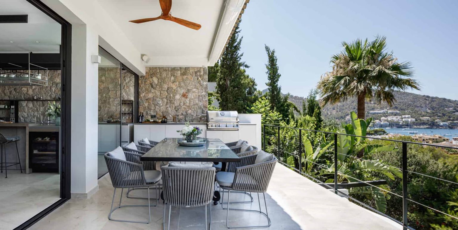 Cocina al aire libre + sala de estar